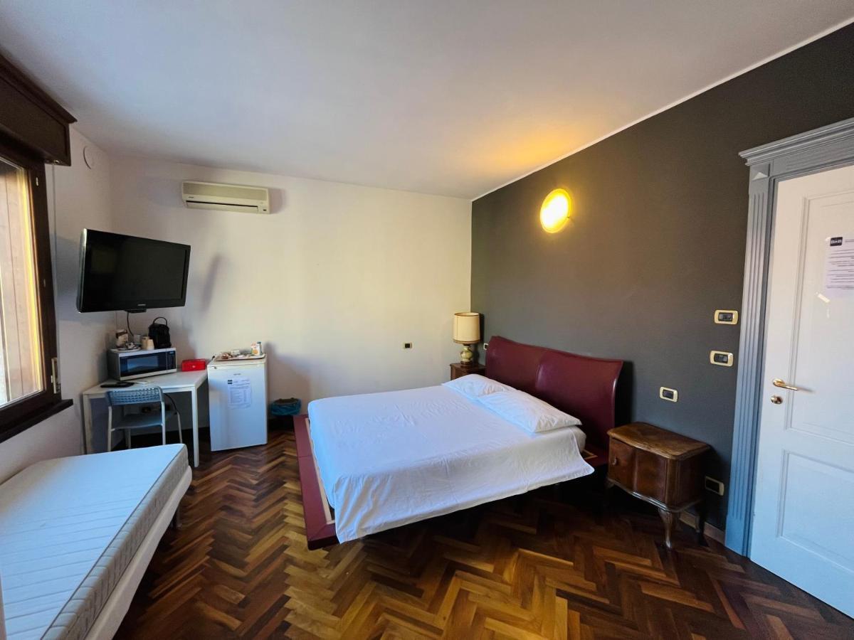 Viale Manzoni Hotel Sassuolo Exterior photo